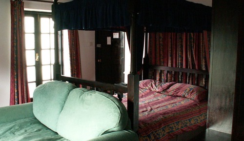 Four Poster Room, Ensuite (river view)