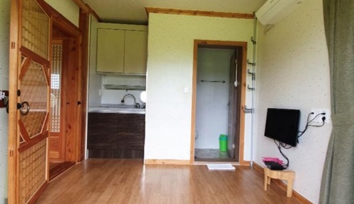 Room (Four-Season)