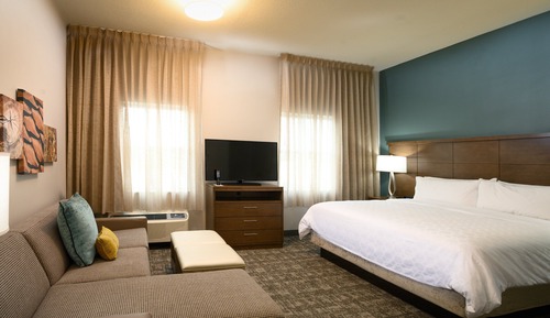 Studio Suite, 1 King Bed, Kitchen