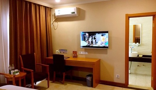 Double Room (Bed Width 1.8M)