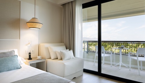Deluxe Double Room Single Use (Signature Level)