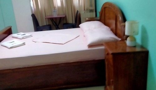 Basic Room, 1 Queen Bed