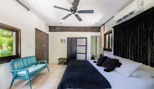 Room, Garden View