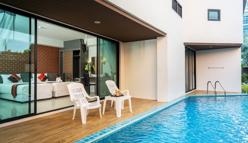 2 Bedroom Family Pool Access Room