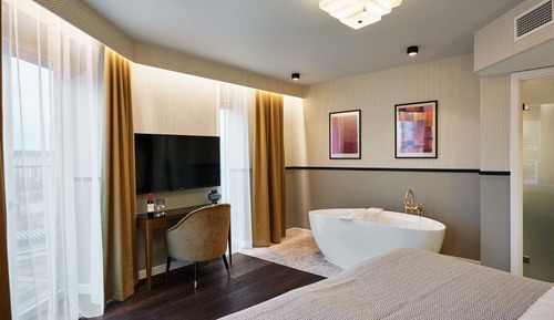 Signature Penthouse Suite