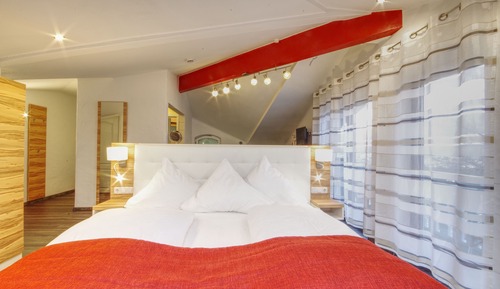 Suite, Jetted Tub