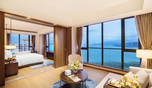 Executive Lake View Suite