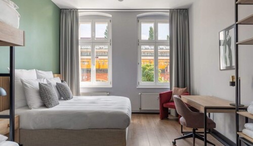 Large 1 Bedroom Apartment with Sofa Bed