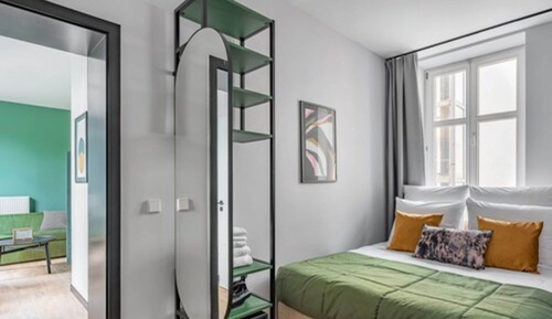 Large Studio with Kitchen and Sofa Bed