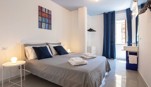 Room, City View (Room 05)
