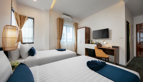 Studio with Window, 2 Twin Beds