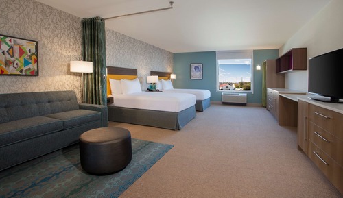 Suite, 2 Queen Beds, Accessible (Roll-In Shower)
