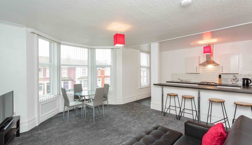 Family Apartment, Private Bathroom (Strawberry Suite)