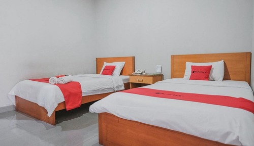 Twin Room (RedDoorz)
