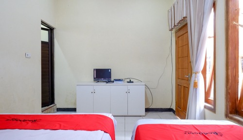 Deluxe Room (RedDoorz)