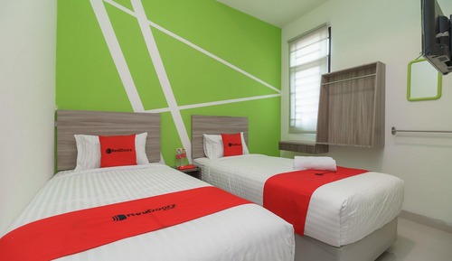 Twin Room (RedDoorz)