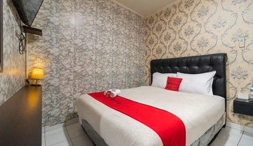 Double Room (RedDoorz)