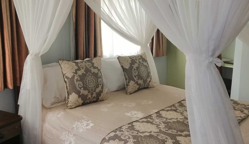 Family Room, 2 Bedrooms, 2 Bathrooms, Garden View
