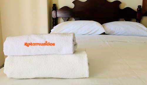 Standard Double Room (cruzando la calle)