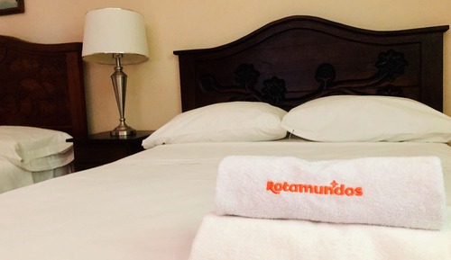 Double Room (cruzando la calle)