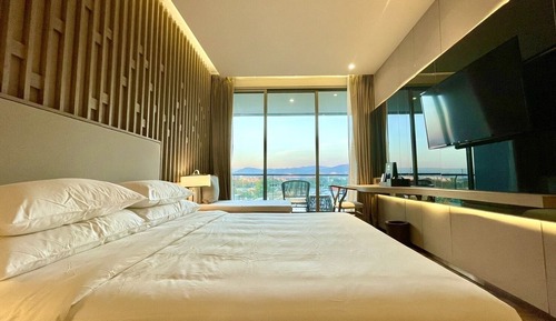 Deluxe Double Room, 1 King Bed, Mountain View
