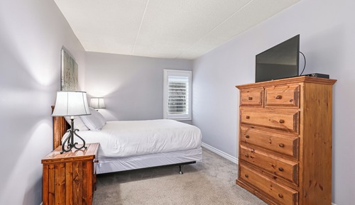 Deluxe Chalet, 2 Bedrooms (101 Cachet Crossing - No Pets Allowed)