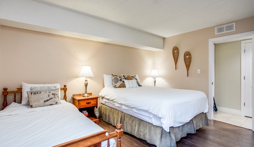Deluxe Chalet, 2 Bedrooms (212 Cachet Crossing - No Pets Allowed)