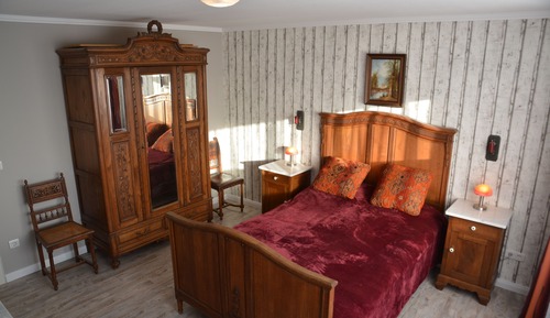 Double Room, Shared Bathroom (Romantik Room)