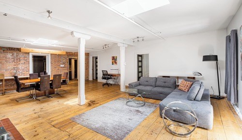 2 Bedroom 2 Bathroom Deluxe Plus Apartment