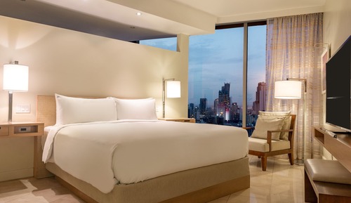Executive Suite, 1 King Bed, Partial Ocean View