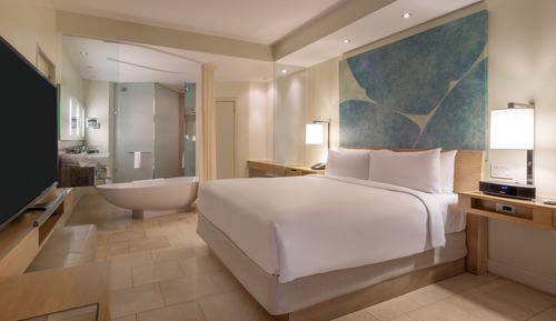 Deluxe Room, 1 King Bed, Non Smoking, Partial Ocean View
