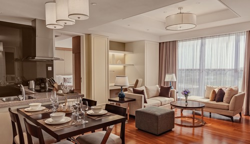 1 King 1 Bedroom Suite Golf View