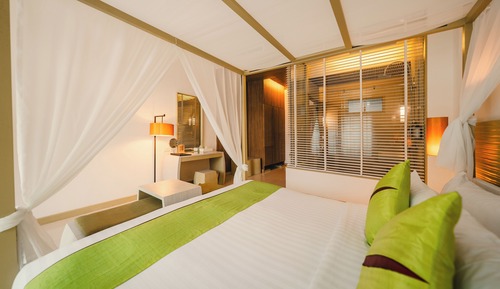 Deluxe Room, 1 King Bed, Pool Access