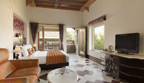 Premium Villa Room Overlooking Valley / Sajjan-Garh Fort