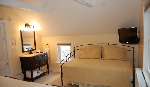 Family Suite, 2 King and 2 Twin Beds (per suite)