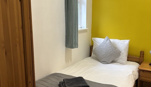 Single Room, Private Bathroom