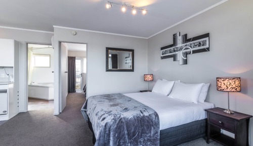 Ground Floor One-Bedroom Suite with spa bath
