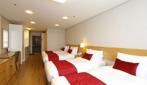 Deluxe Room, Multiple Beds, Non Smoking