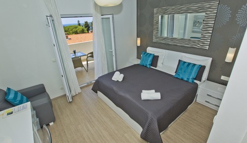 Comfort Double Room, Terrace, Partial Sea View