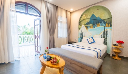 Deluxe Room, Pool View