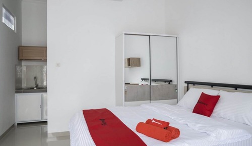 Premium Room (Reddoorz)
