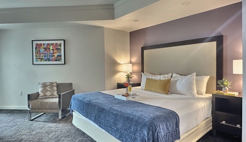 City Room, Partial Ocean View1006.01