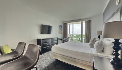 Deluxe Studio, Partial Ocean View1006.02