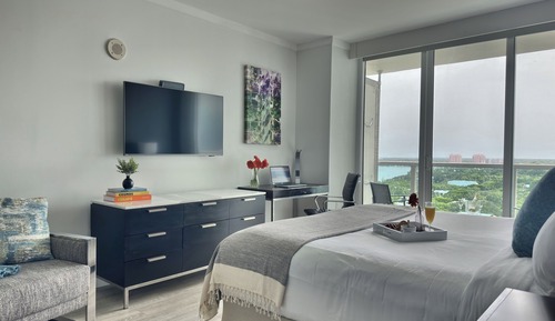 Deluxe Studio, Partial Ocean View1704.02