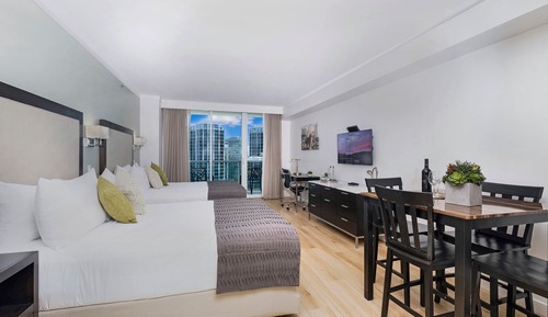 Deluxe Studio, 2 Queen Beds, Balcony, Partial Ocean View1109