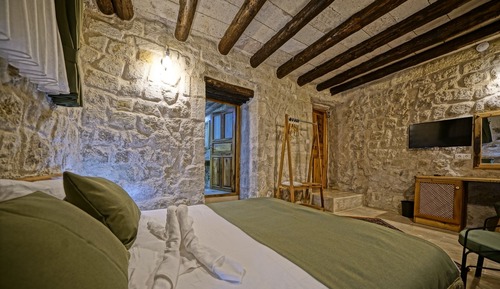 Standard Double Room (2)