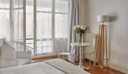 Superior Studio, 1 Queen Bed, Courtyard View