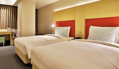 Corner Twin Room