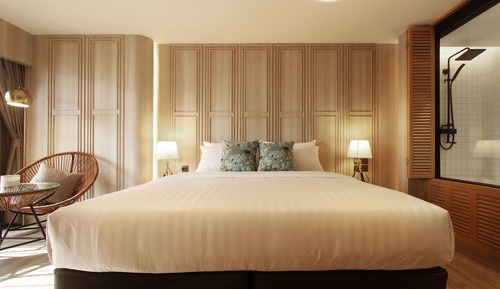 Nares Executive King Room