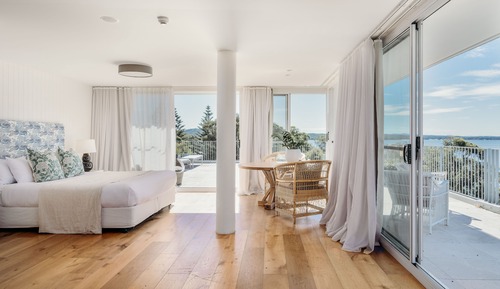 Classic Penthouse, Bathtub, Bay View